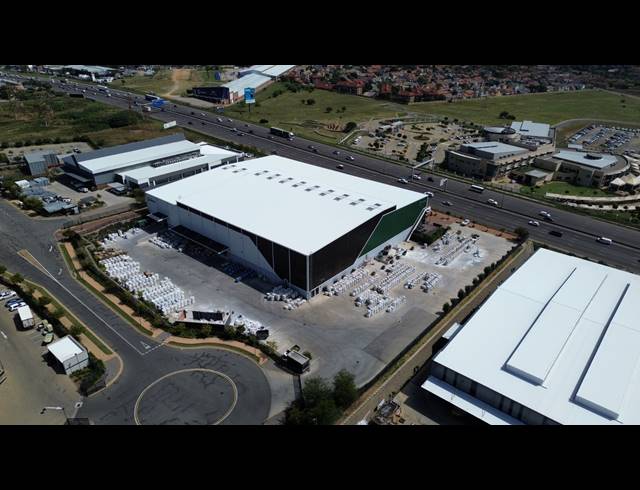 7,599M² WAREHOUSE TO LET IN LOUWLARDIA
